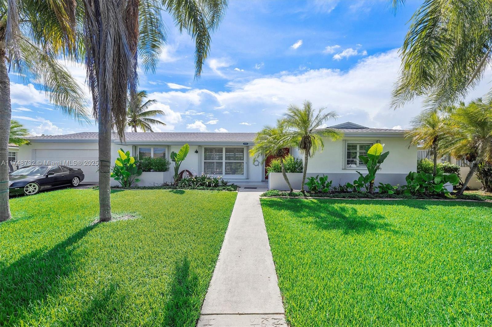 Rental Property at 15400 Palmetto Lake Dr 15400, Miami, Broward County, Florida - Bedrooms: 4 
Bathrooms: 2  - $4,800 MO.