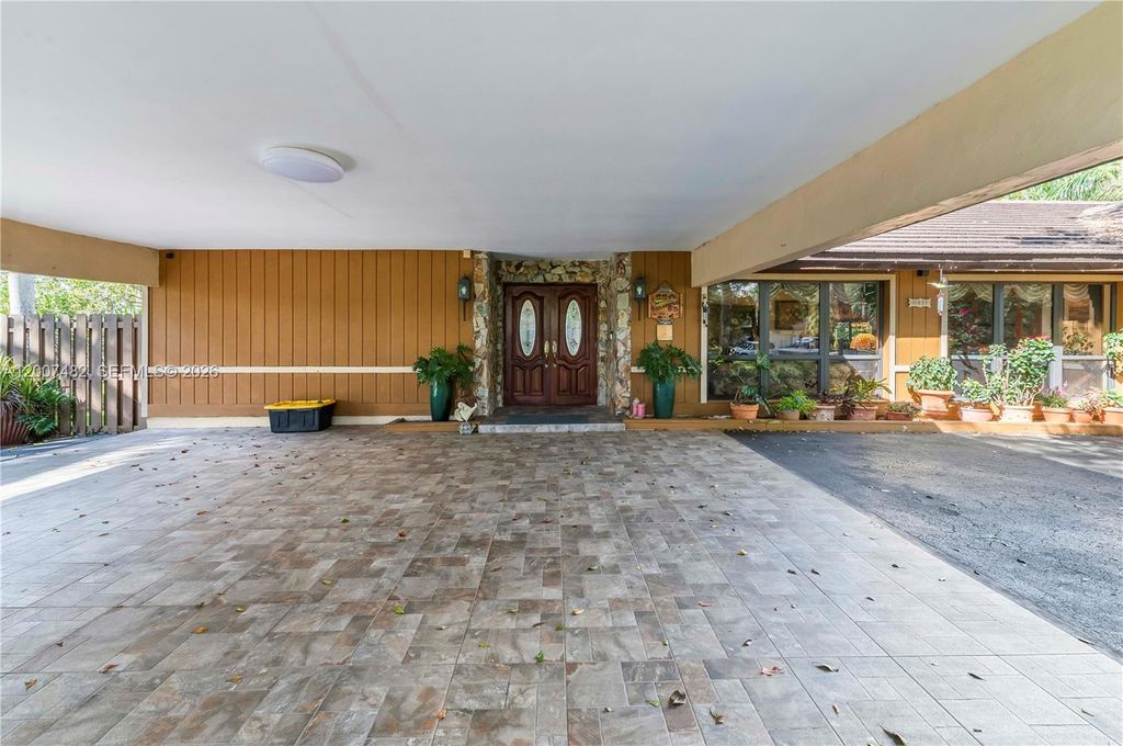 Photo of 10651 SW 27th St, Davie, FL 33328 (MLS # A12007482)