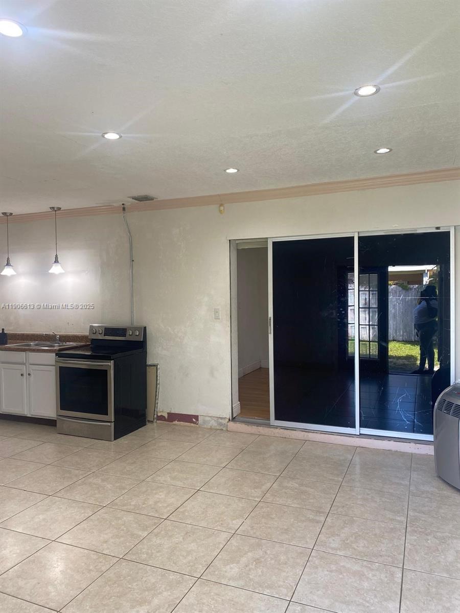 MIRAMAR PARK FOURTH ADD - Residential Lease