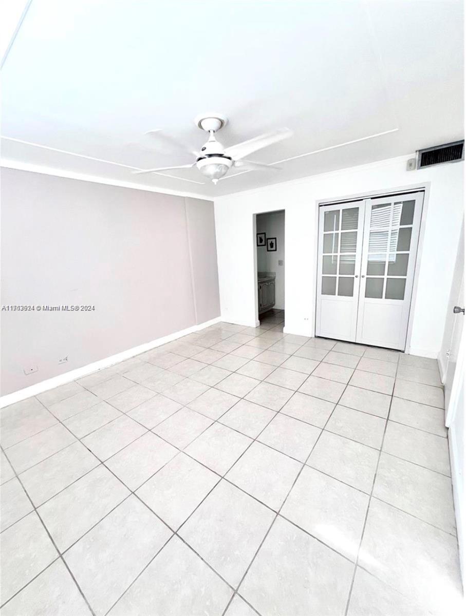 EASTERN SHORES WHITE HOUS - Residential