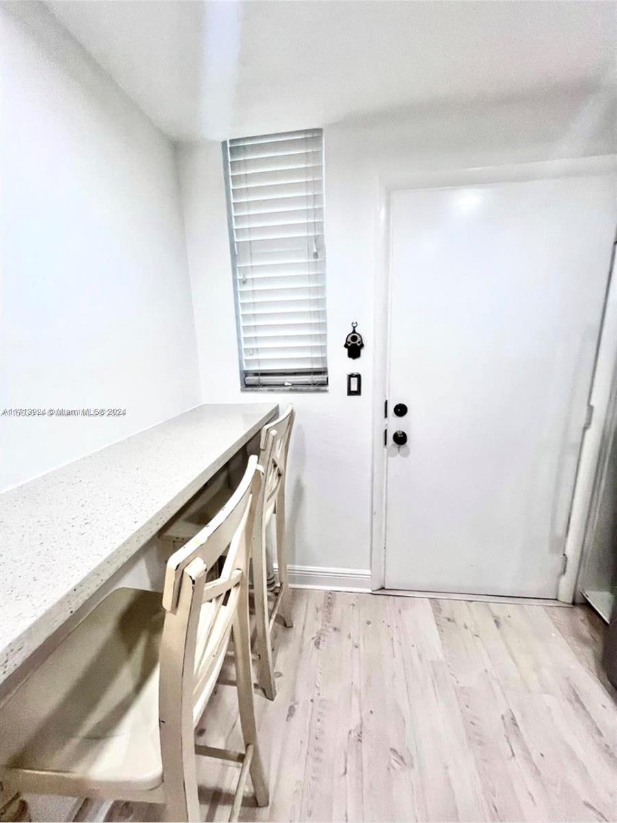 EASTERN SHORES WHITE HOUS - Residential