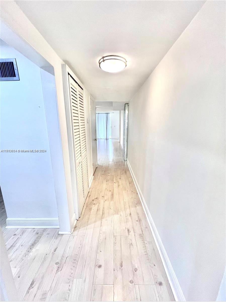 EASTERN SHORES WHITE HOUS - Residential