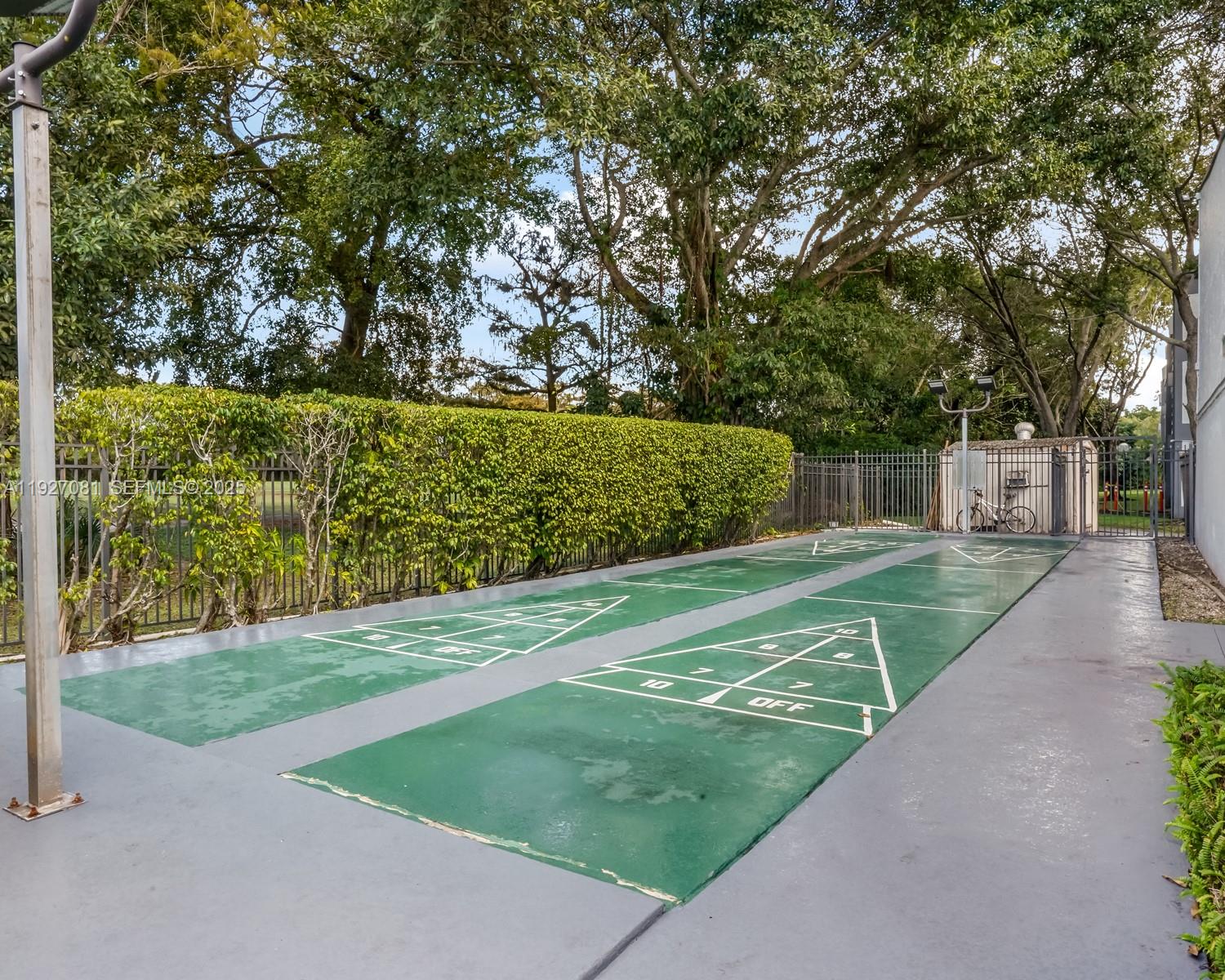 SANDS POINT CONDOMINIUM I - Residential