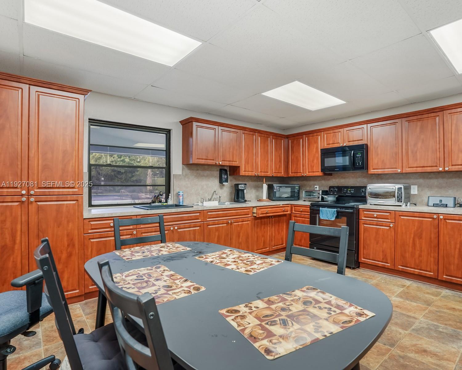 SANDS POINT CONDOMINIUM I - Residential