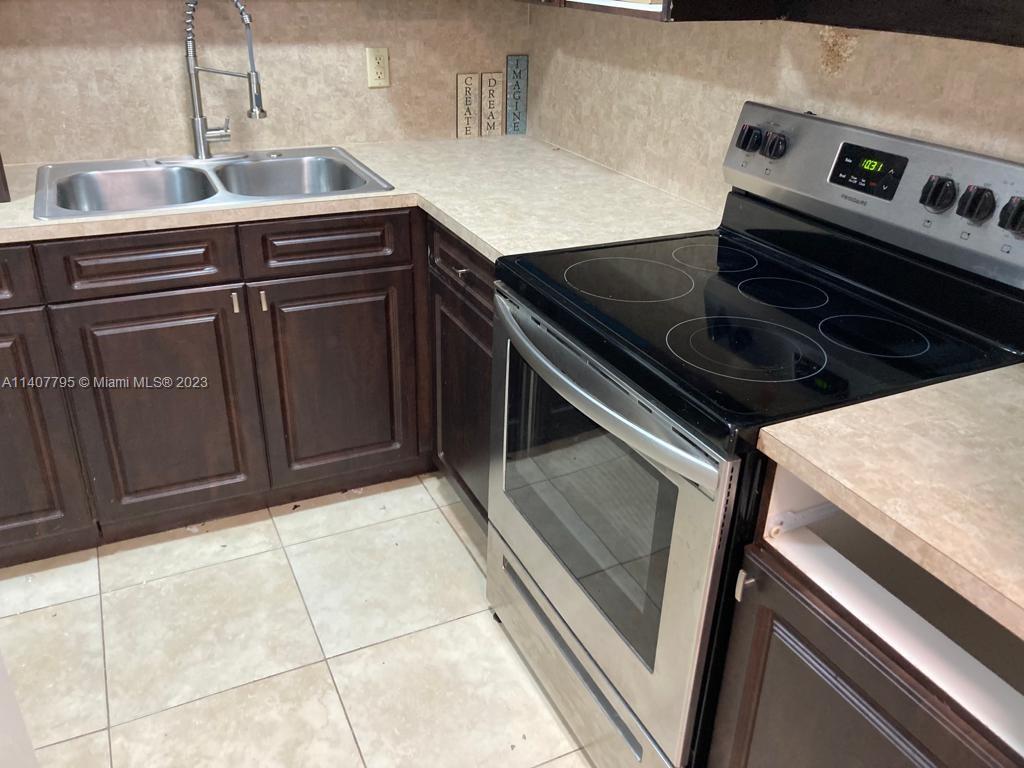 Spacious 2 bedroom 2 full bathroom apartment fully upgraded. Building is undergoing renovations
and will offer full resort style pool. Centrally located in Miami just minutes from Downtown, airport and Coral
Gables. The unit has been freshly painted.