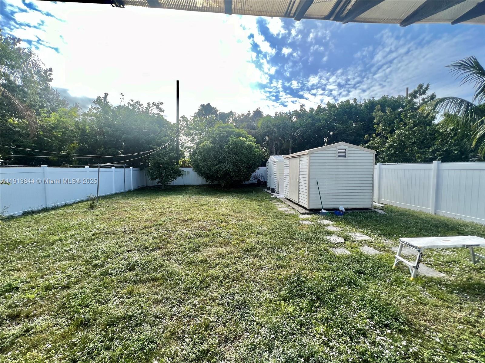 HOLLYWOOD BEACH HEIGHTS S - Residential Lease