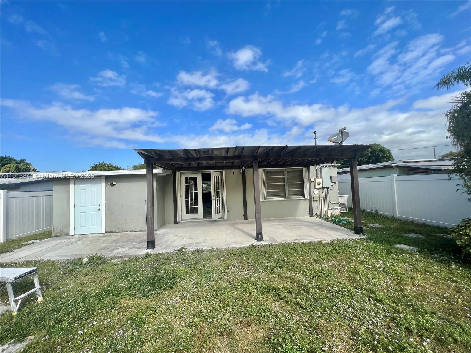 HOLLYWOOD BEACH HEIGHTS S - Residential Lease