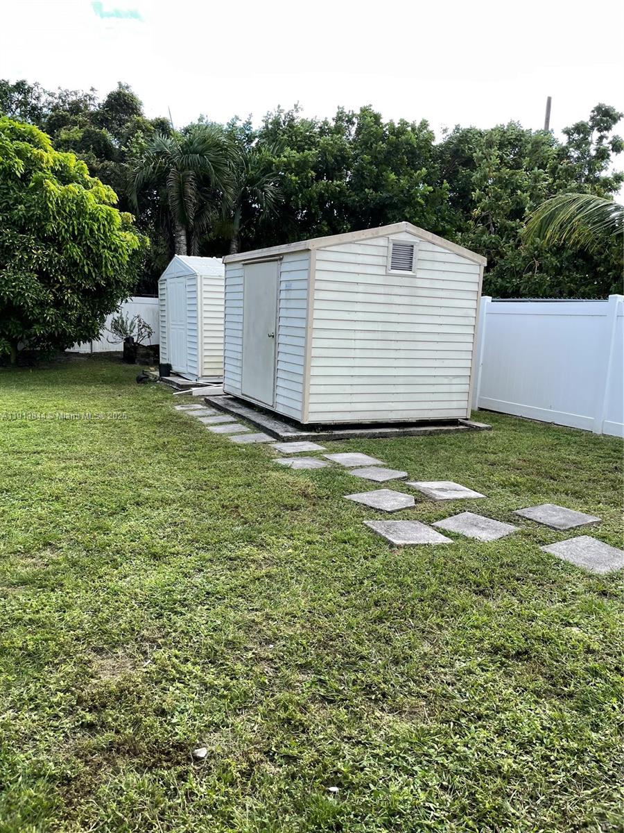 HOLLYWOOD BEACH HEIGHTS S - Residential Lease