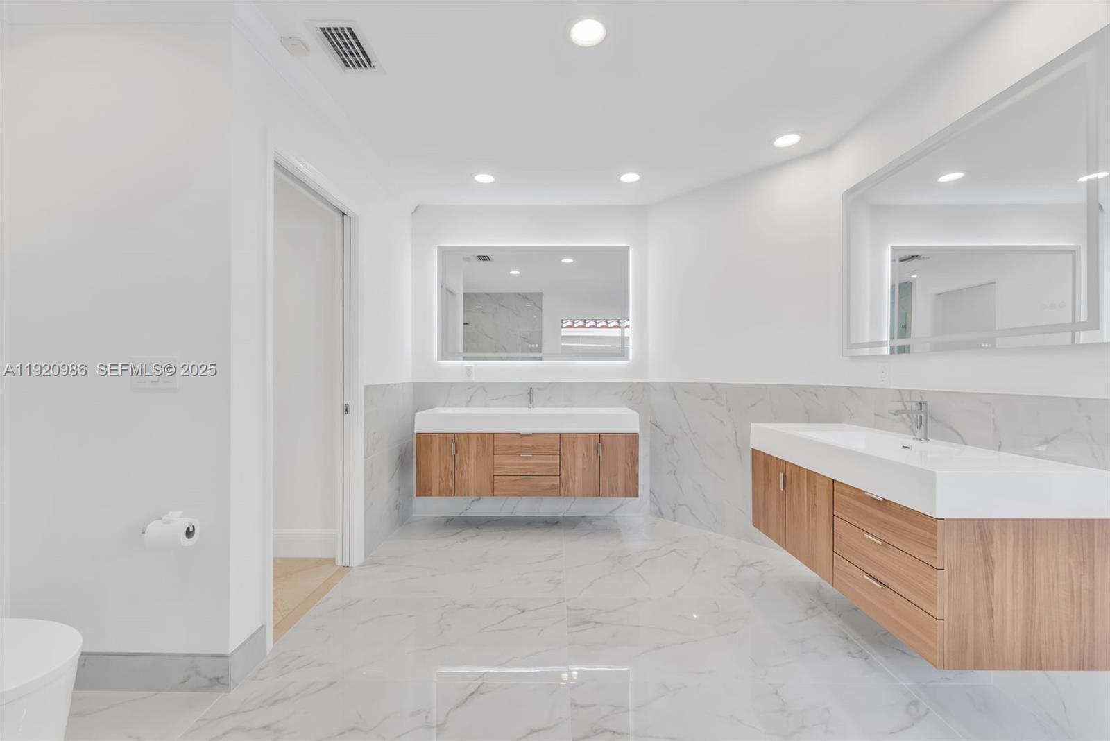 COUNTRY ISLES - Residential