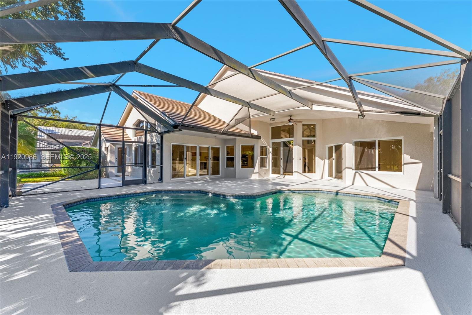 COUNTRY ISLES - Residential