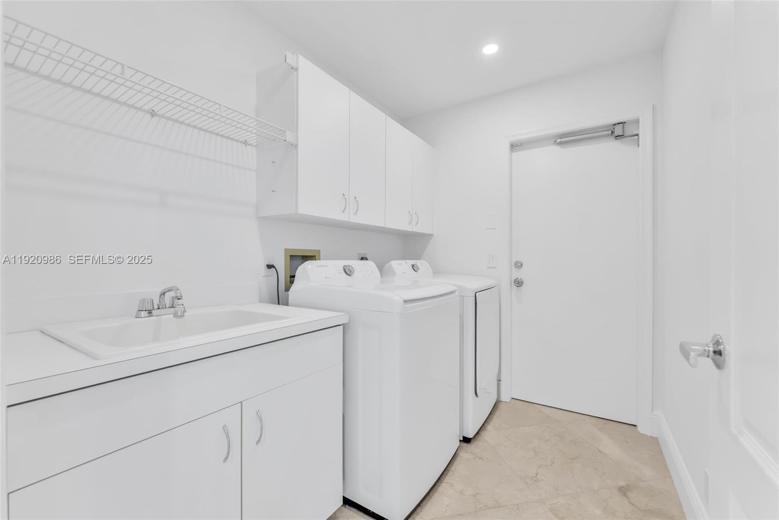 COUNTRY ISLES - Residential