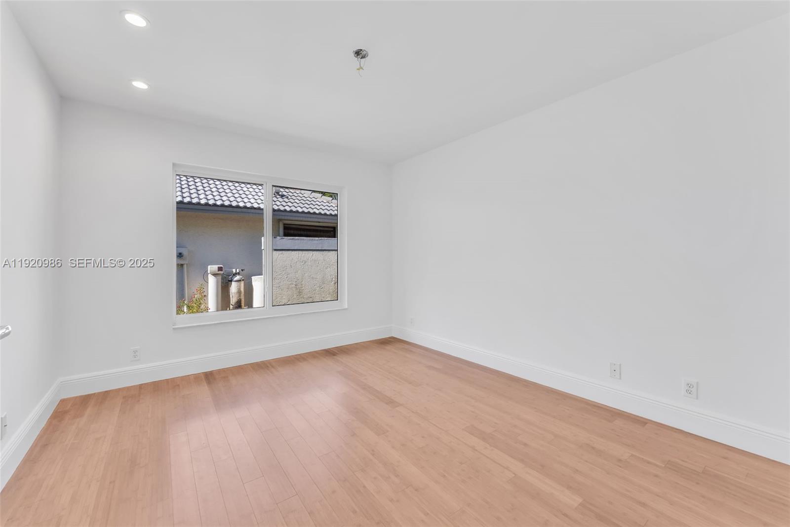 COUNTRY ISLES - Residential