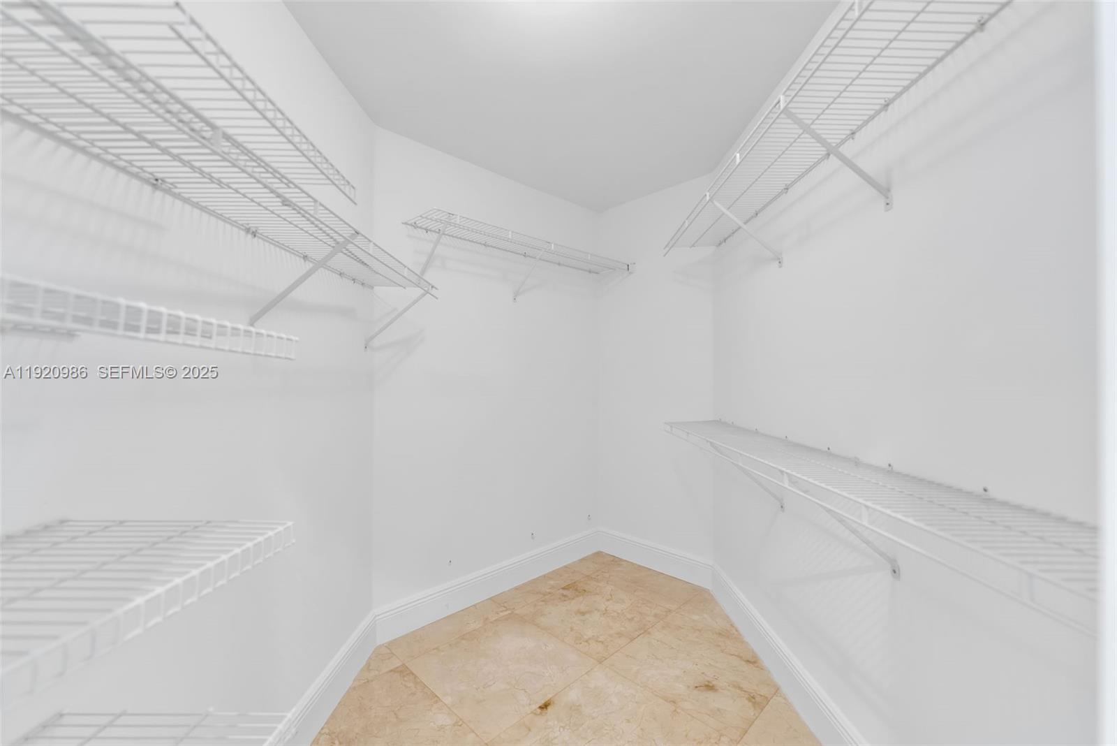 COUNTRY ISLES - Residential