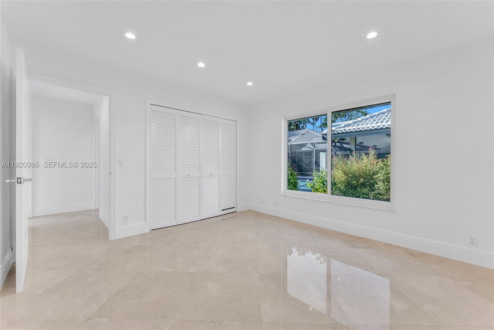 COUNTRY ISLES - Residential