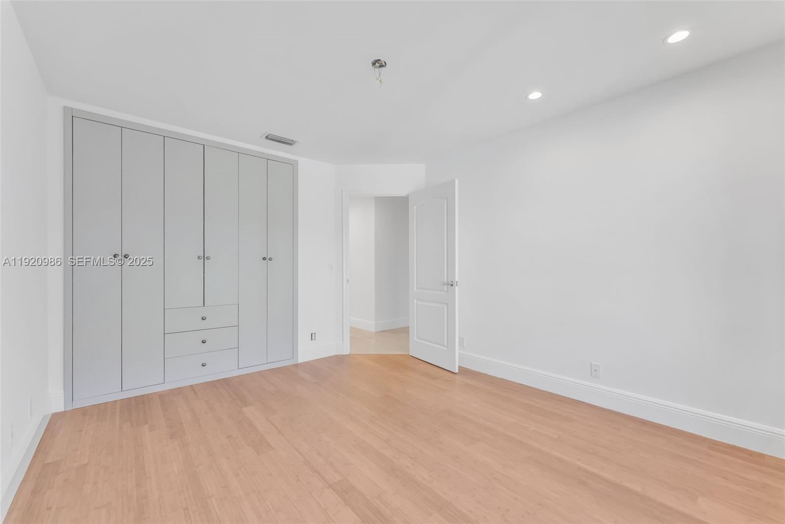 COUNTRY ISLES - Residential