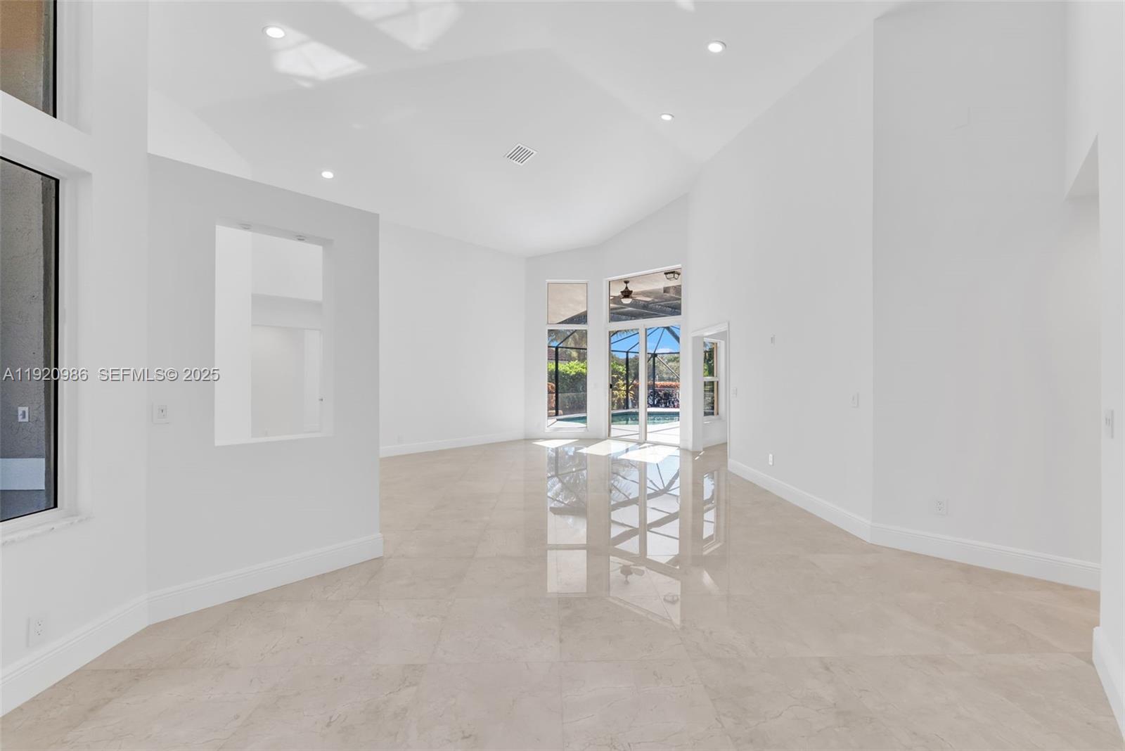 COUNTRY ISLES - Residential