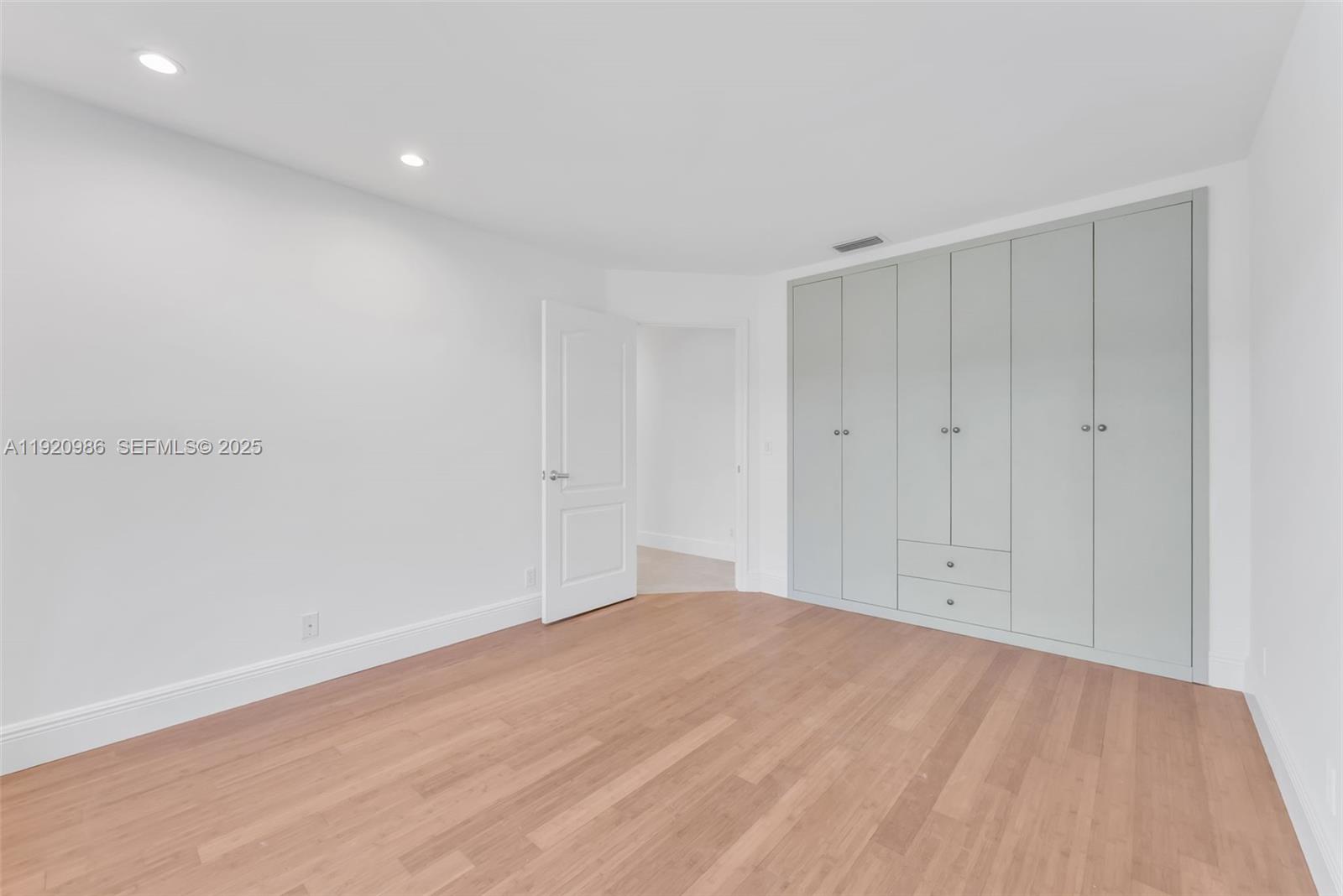 COUNTRY ISLES - Residential