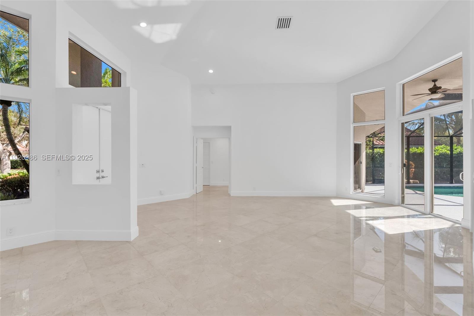 COUNTRY ISLES - Residential