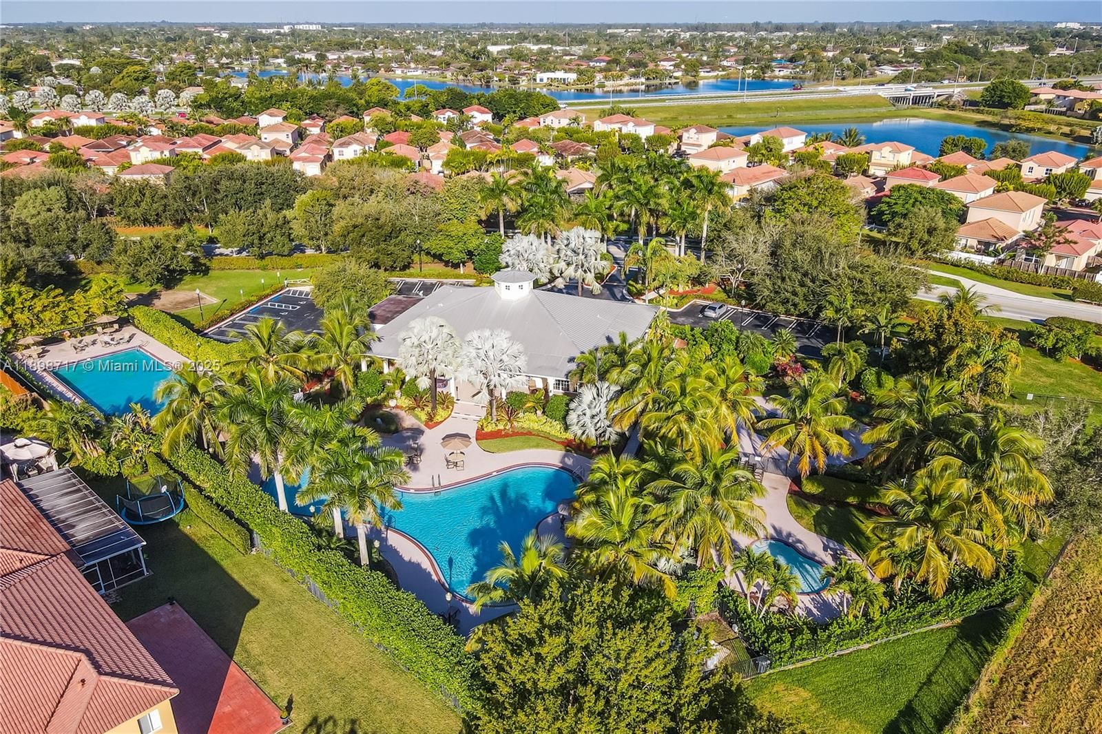 MARBELLA BAY - Residential