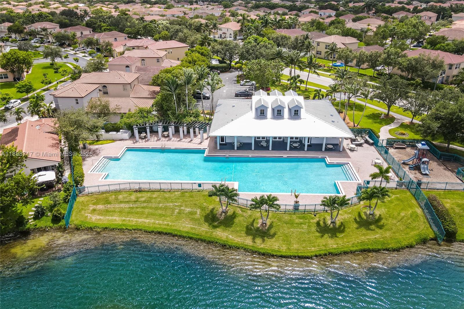 MARBELLA BAY - Residential