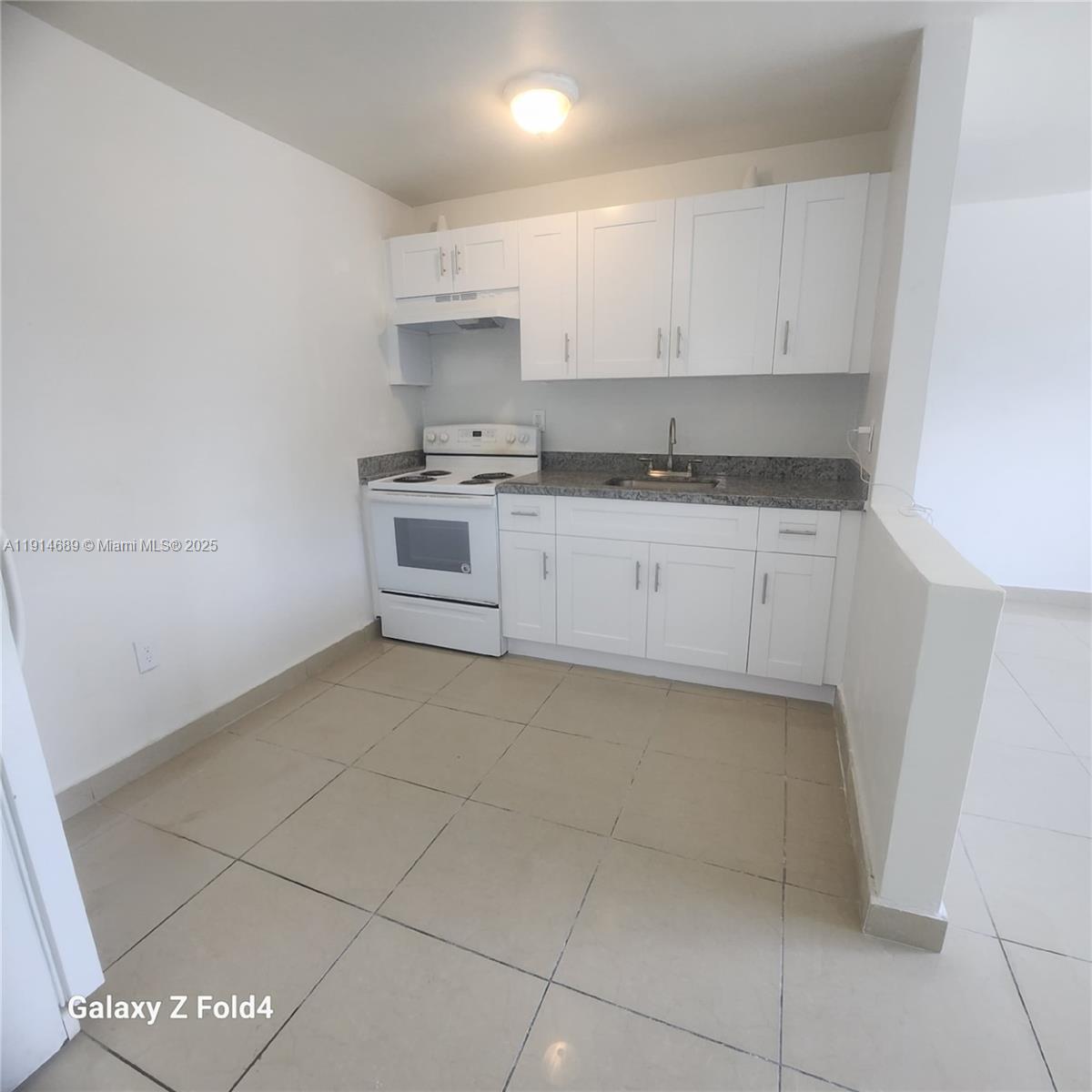 LINCOLN PARK - Residential Lease