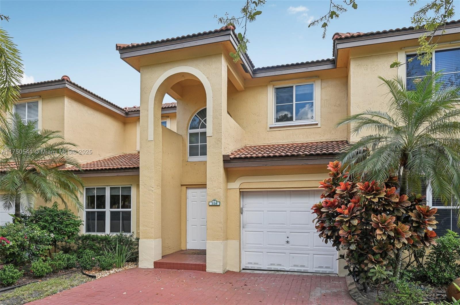 228 Magnolia Ave 228