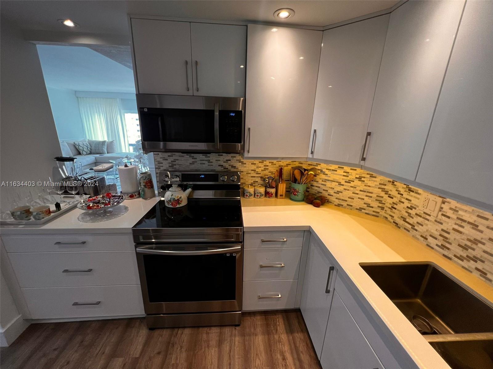 Rental Property at 500 Bayview Dr 1021, Sunny Isles Beach, Miami-Dade County, Florida - Bedrooms: 2 
Bathrooms: 2  - $5,000 MO.