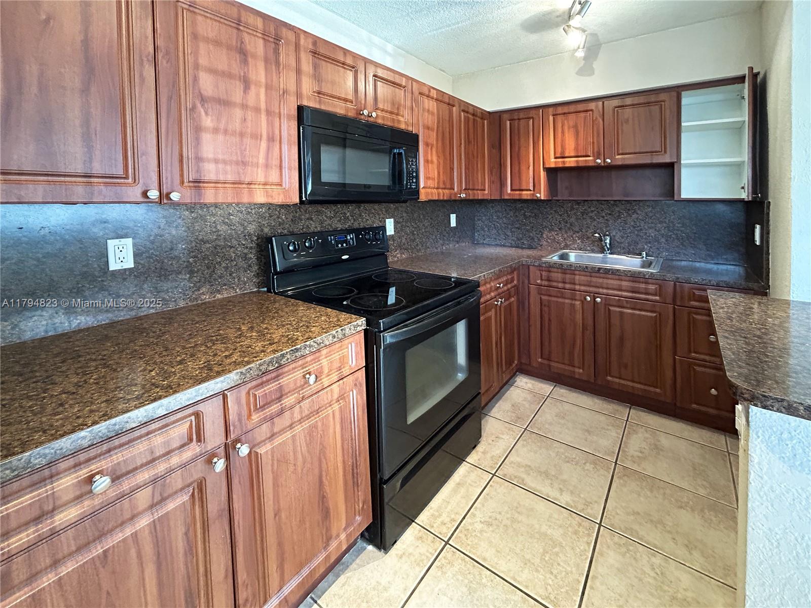715 Ne 6th St 1, Fort Lauderdale, Broward County, Florida - 1 Bedrooms  
1 Bathrooms - 