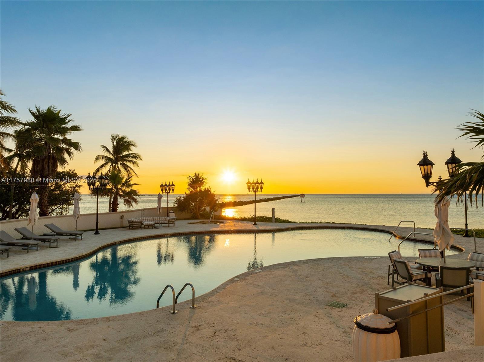 OCEANSIDE @ FISHER ISL CO - Residential
