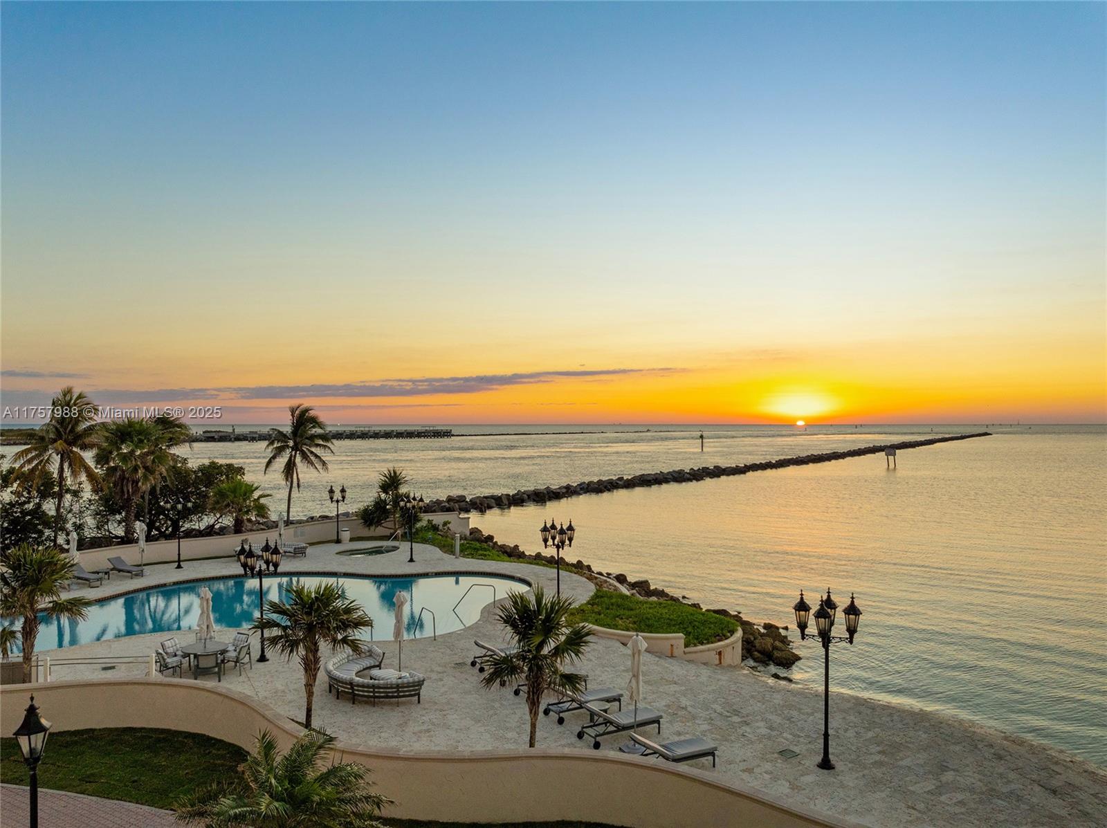 OCEANSIDE @ FISHER ISL CO - Residential