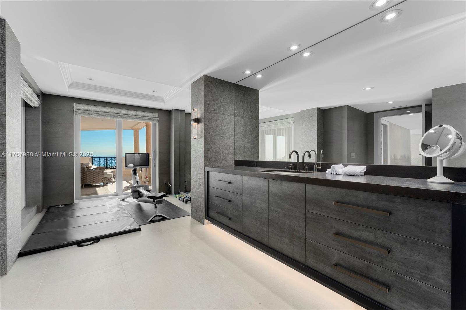 OCEANSIDE @ FISHER ISL CO - Residential