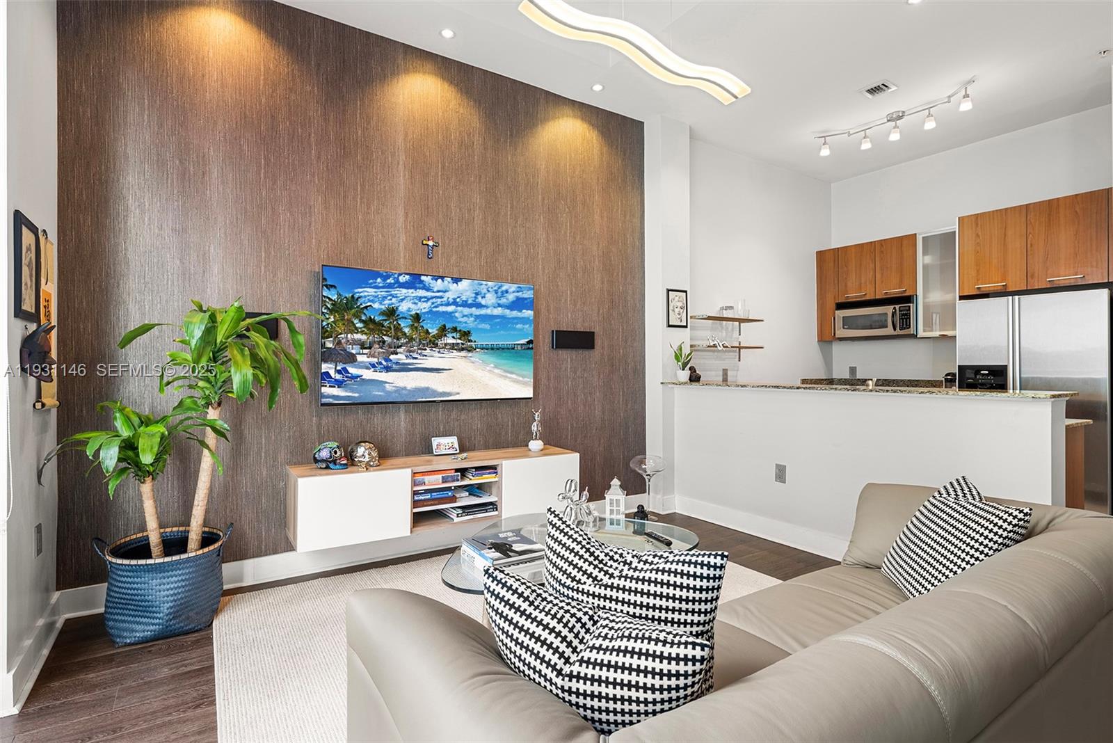 METROPOLIS II AT DADELAND - Residential