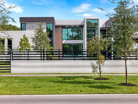 A home in Pinecrest