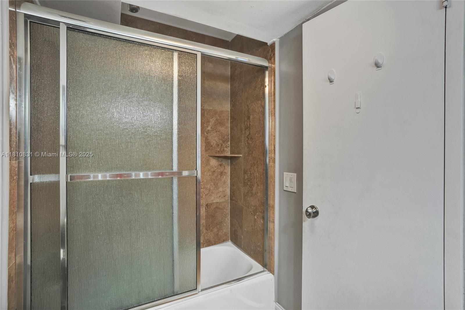 WARWICK CONDO - Residential Lease