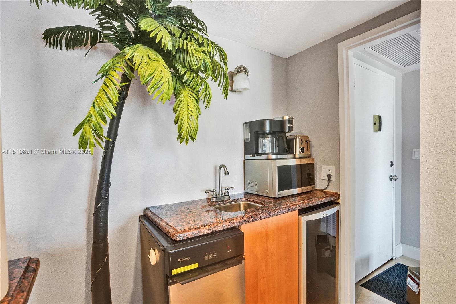 WARWICK CONDO - Residential Lease