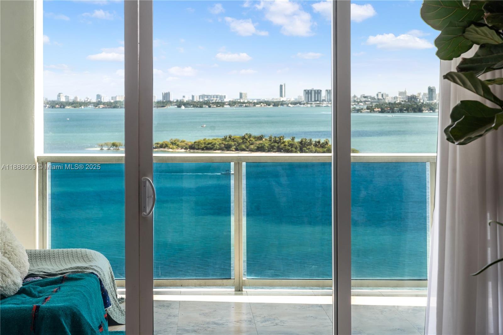 NEW WAVE CONDO - Residential