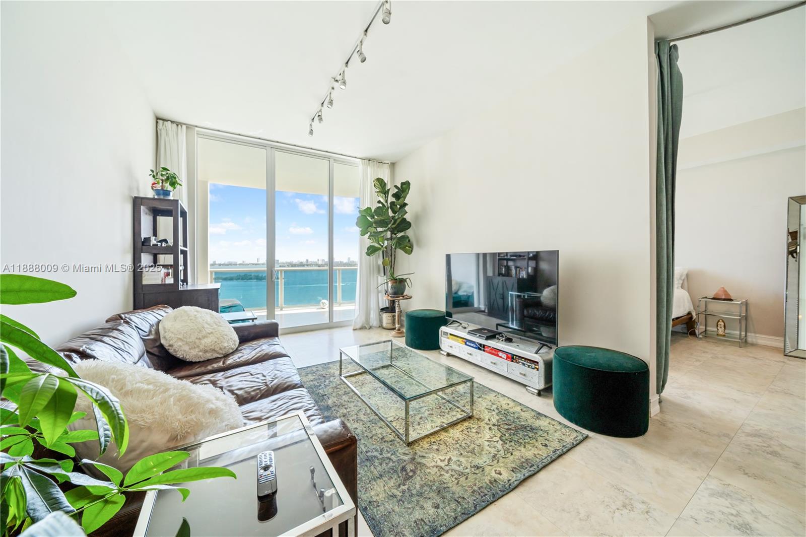 NEW WAVE CONDO - Residential