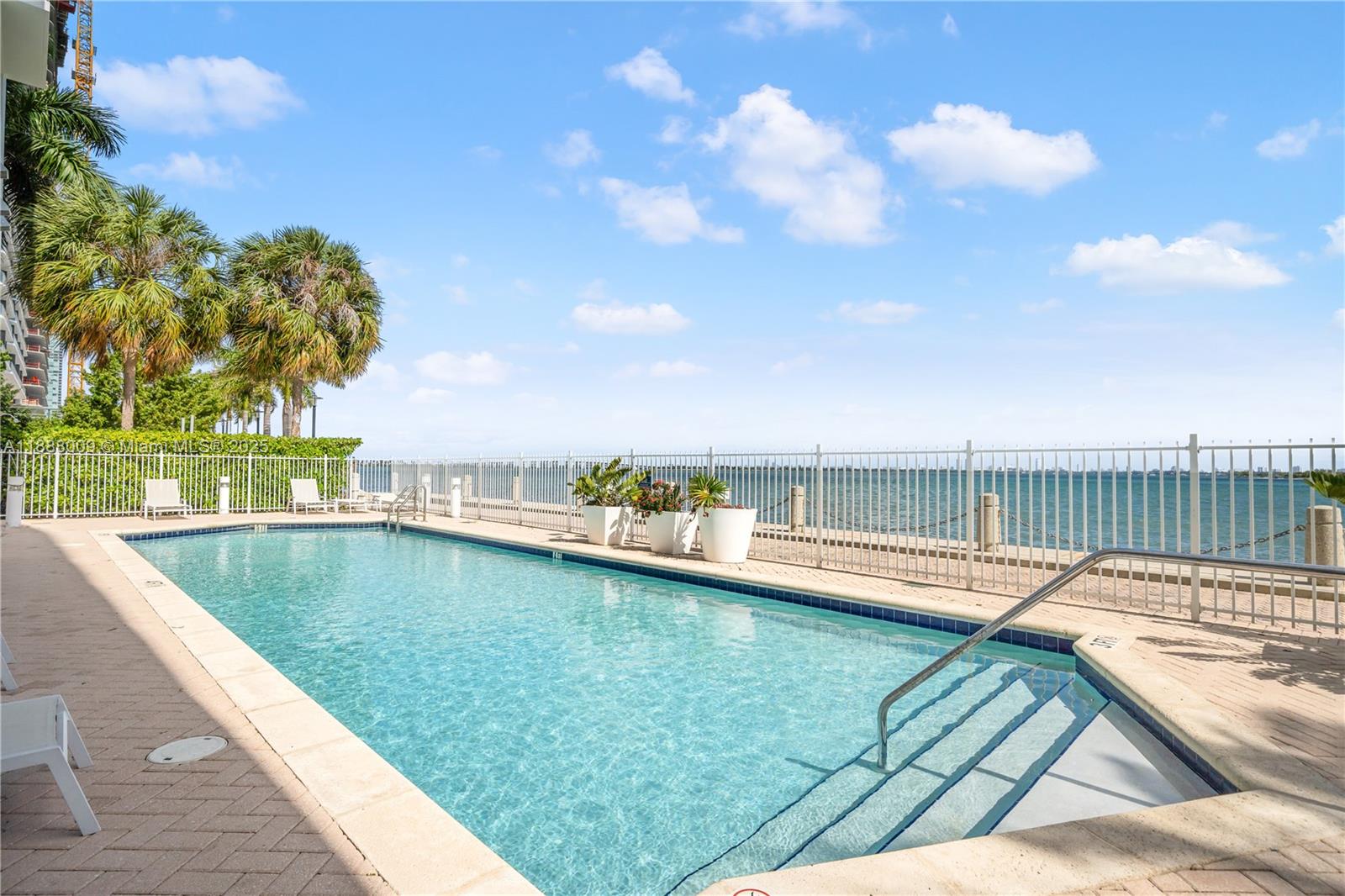 NEW WAVE CONDO - Residential