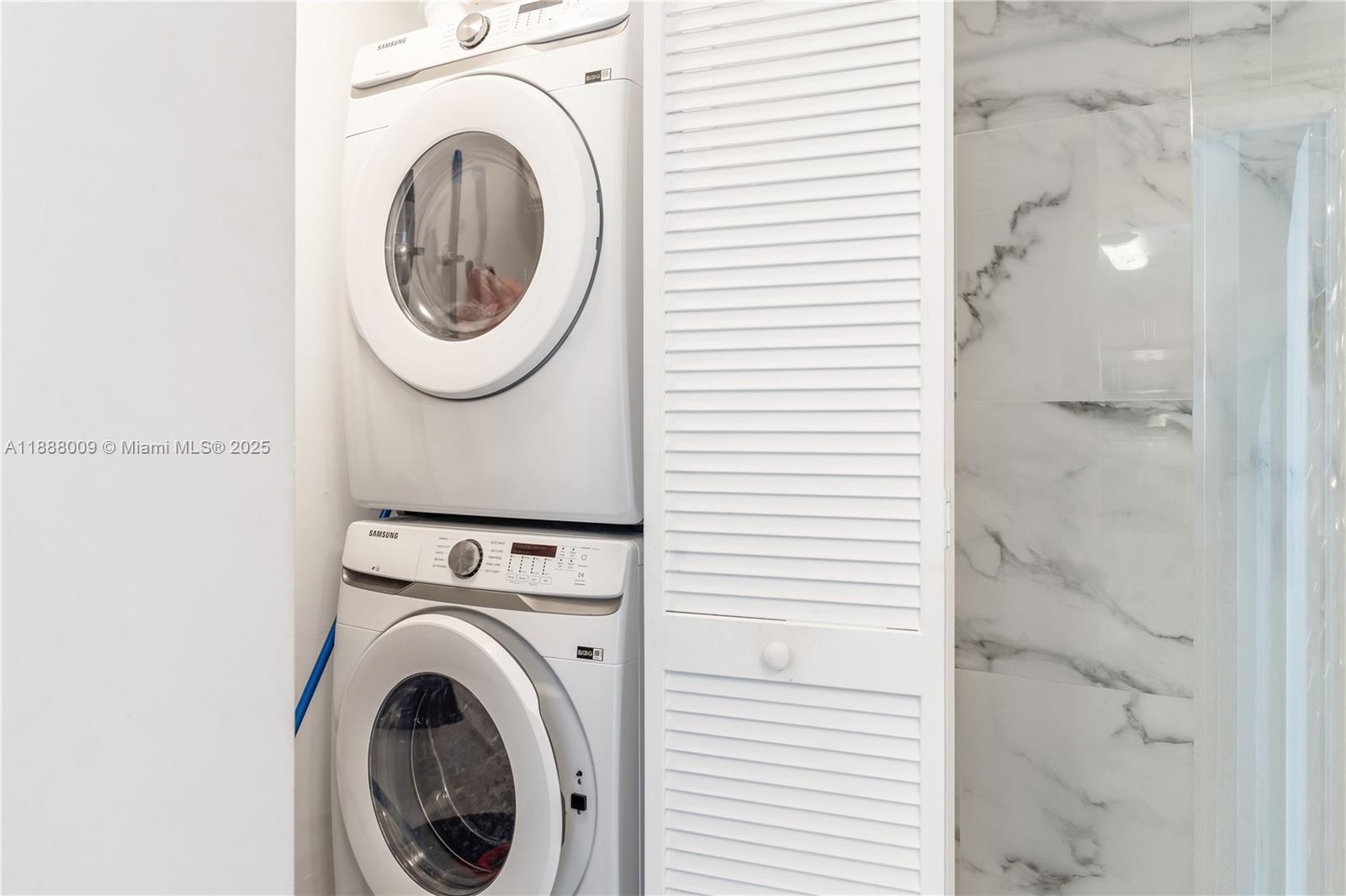 NEW WAVE CONDO - Residential