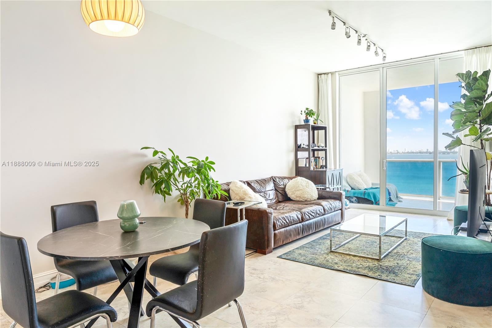NEW WAVE CONDO - Residential