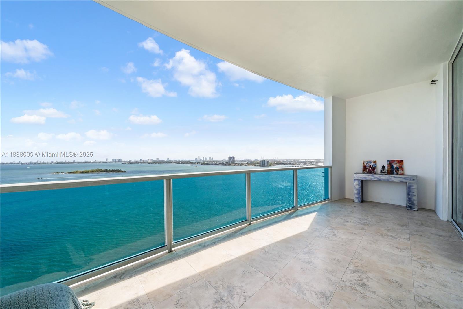 NEW WAVE CONDO - Residential