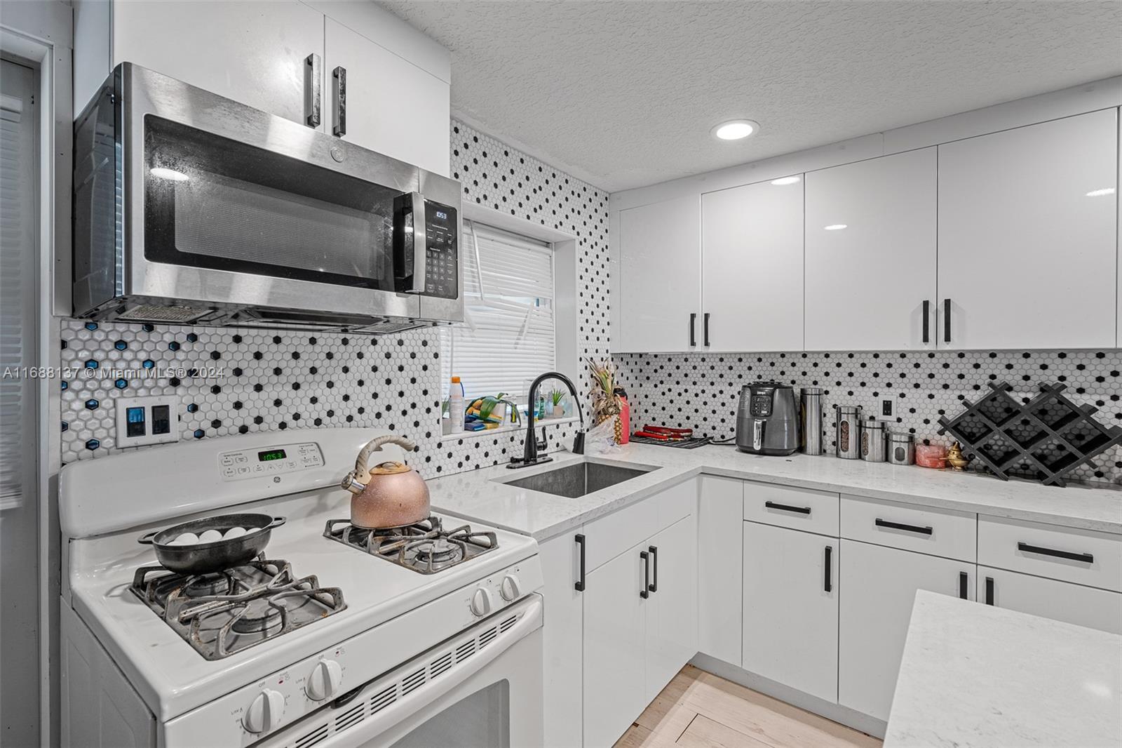 RIDGE GROVE - Residential