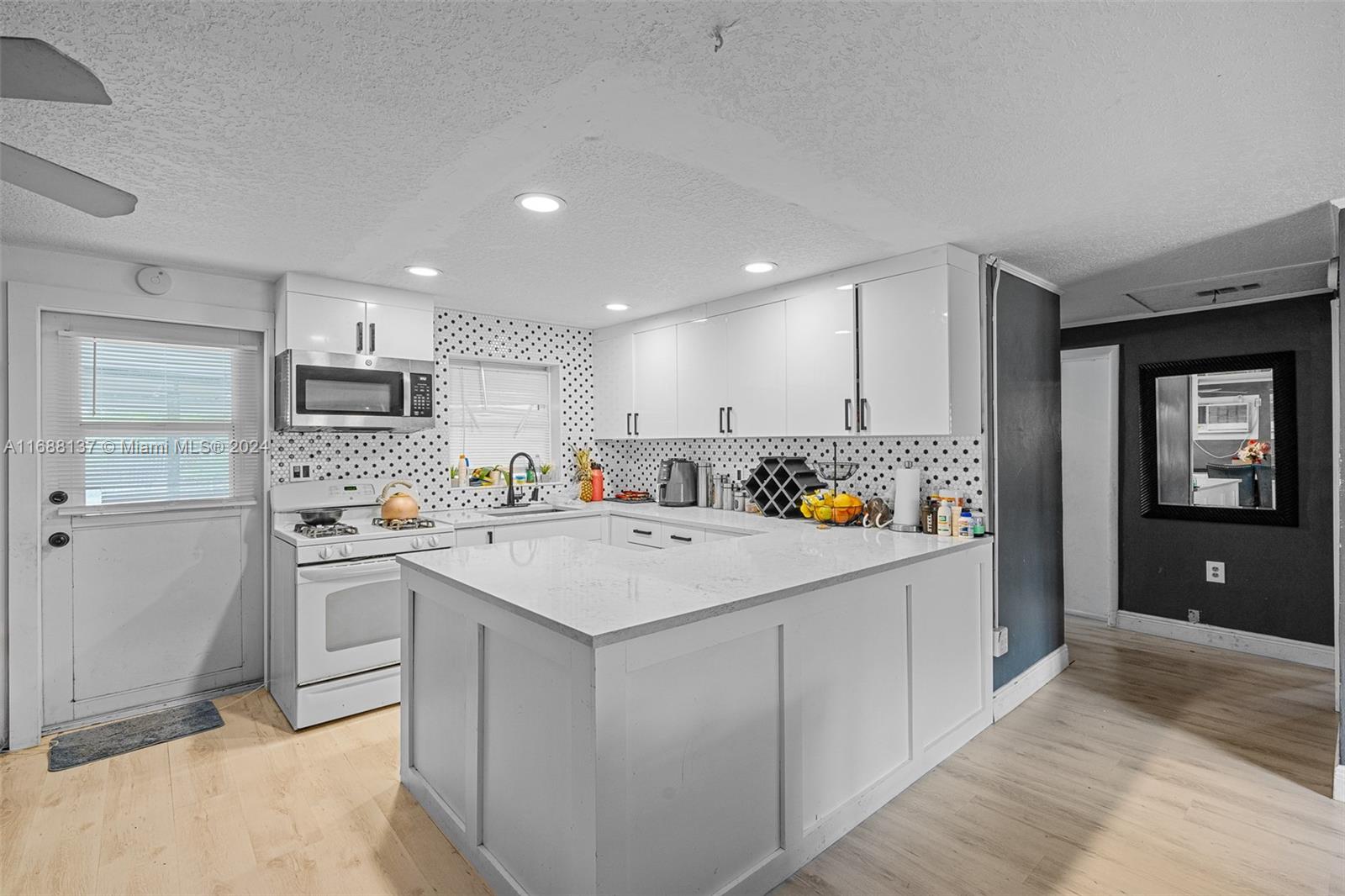 RIDGE GROVE - Residential
