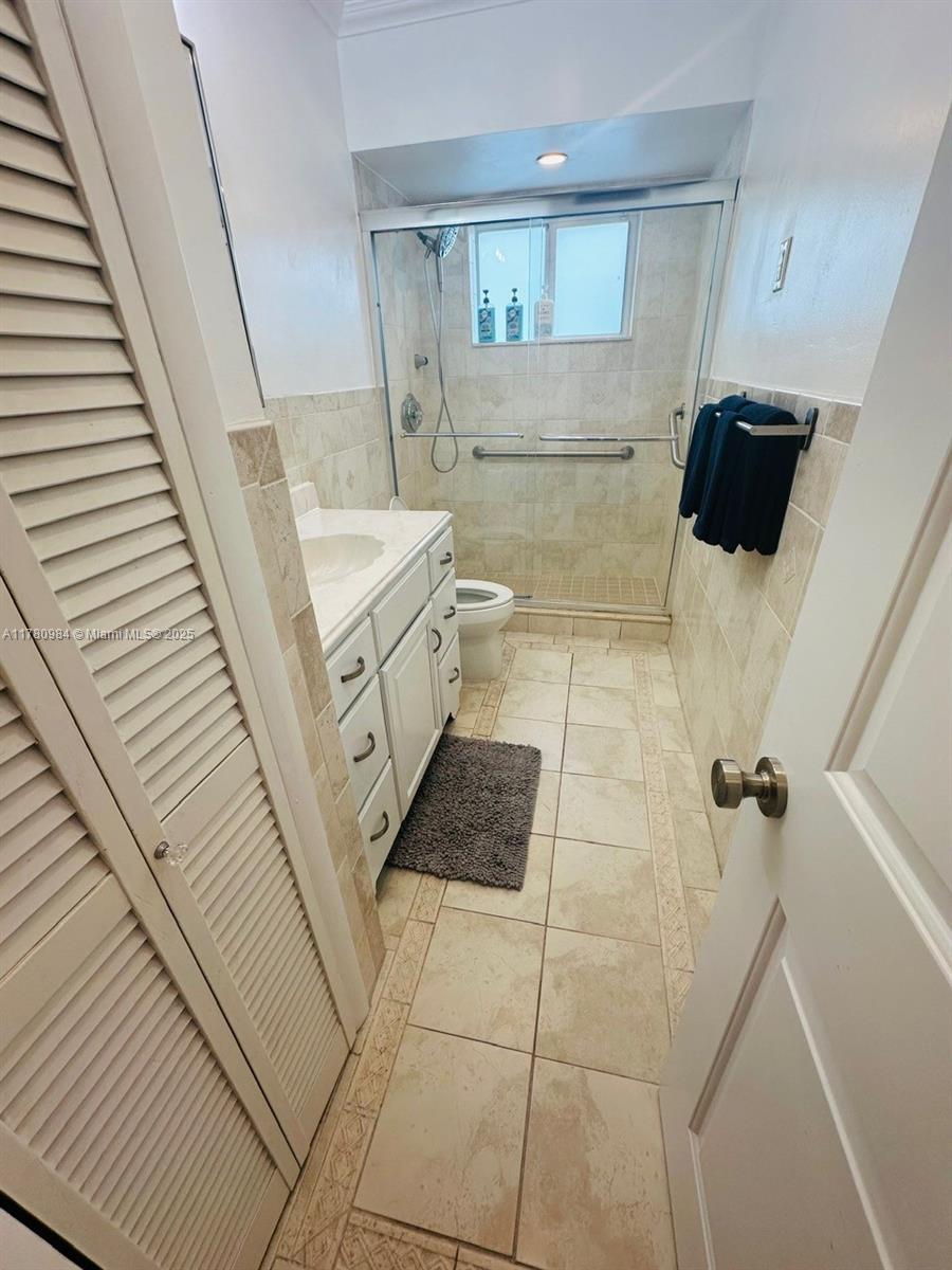 POMPANO WATERWAY ESTATES - Residential Lease