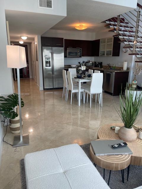 41 SE 5th St 1215 Miami FL 33131