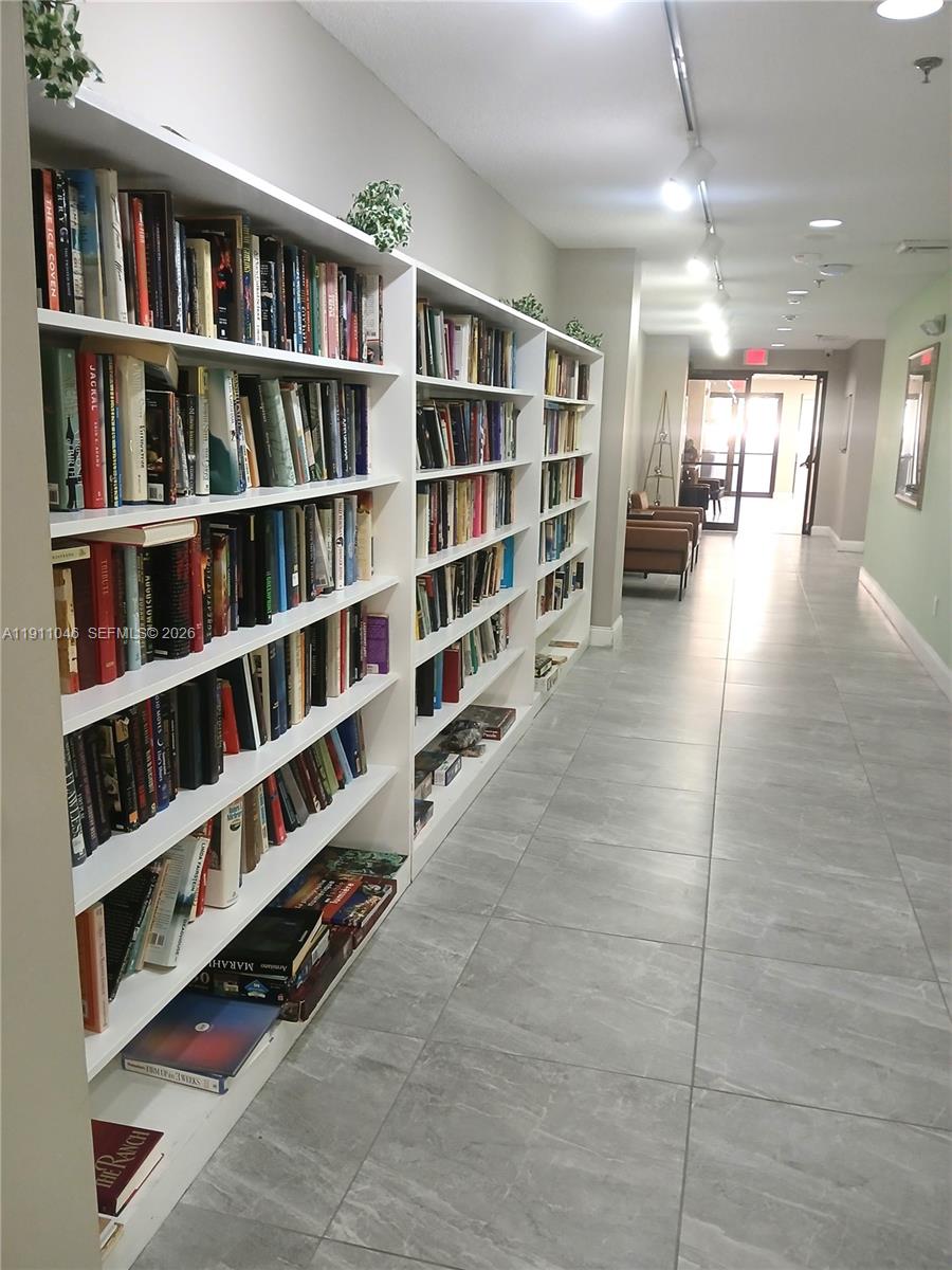 SUNRISE LAKES 219 CONDO - Residential