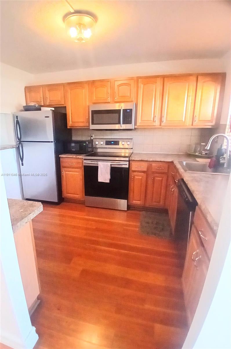 SUNRISE LAKES 219 CONDO - Residential