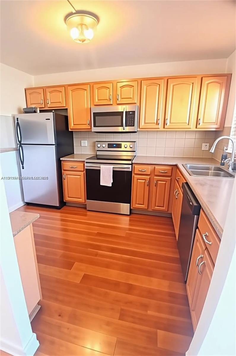 SUNRISE LAKES 219 CONDO - Residential