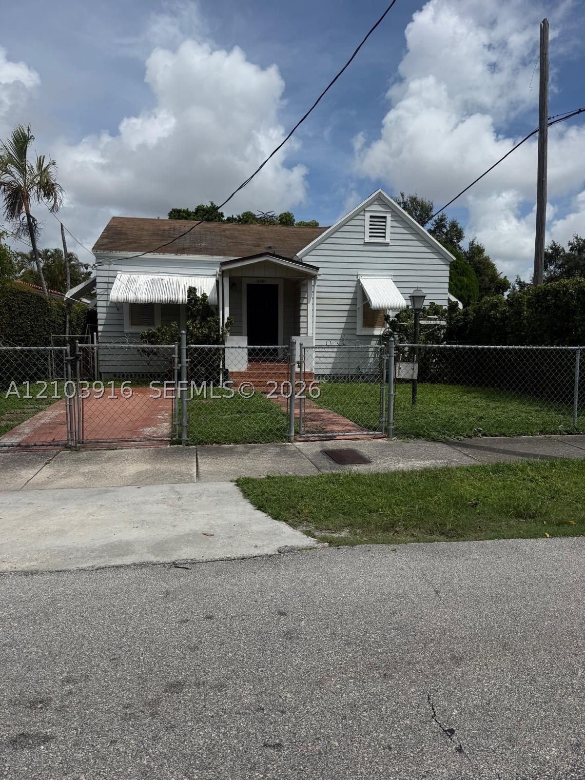 2301 SW 15th St