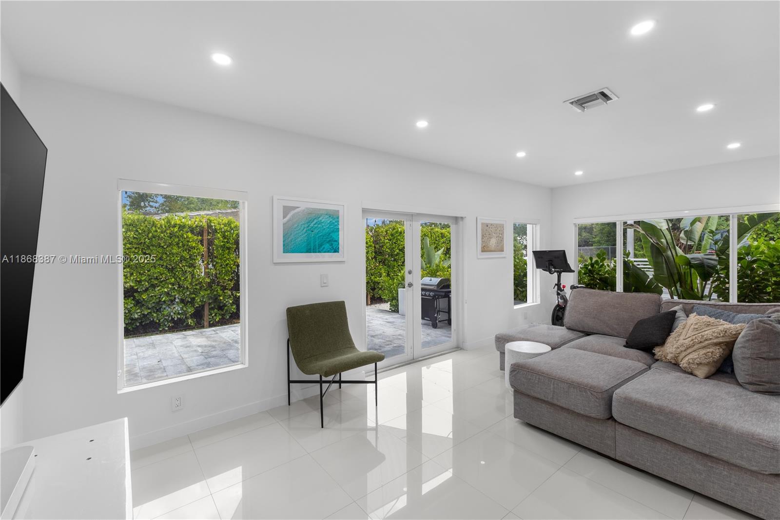 NORTH SHORE CREST - Residential Lease